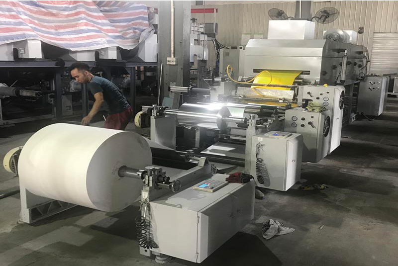 800型多功能鋁箔復(fù)合機(jī)800型多功能鋁箔復(fù)合機(jī)